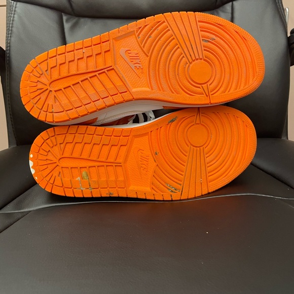 Nike Air Jordan 1 Mid Electro Metallic Orange White Sneaker M 7.5 W 9 - Picture 10 of 13